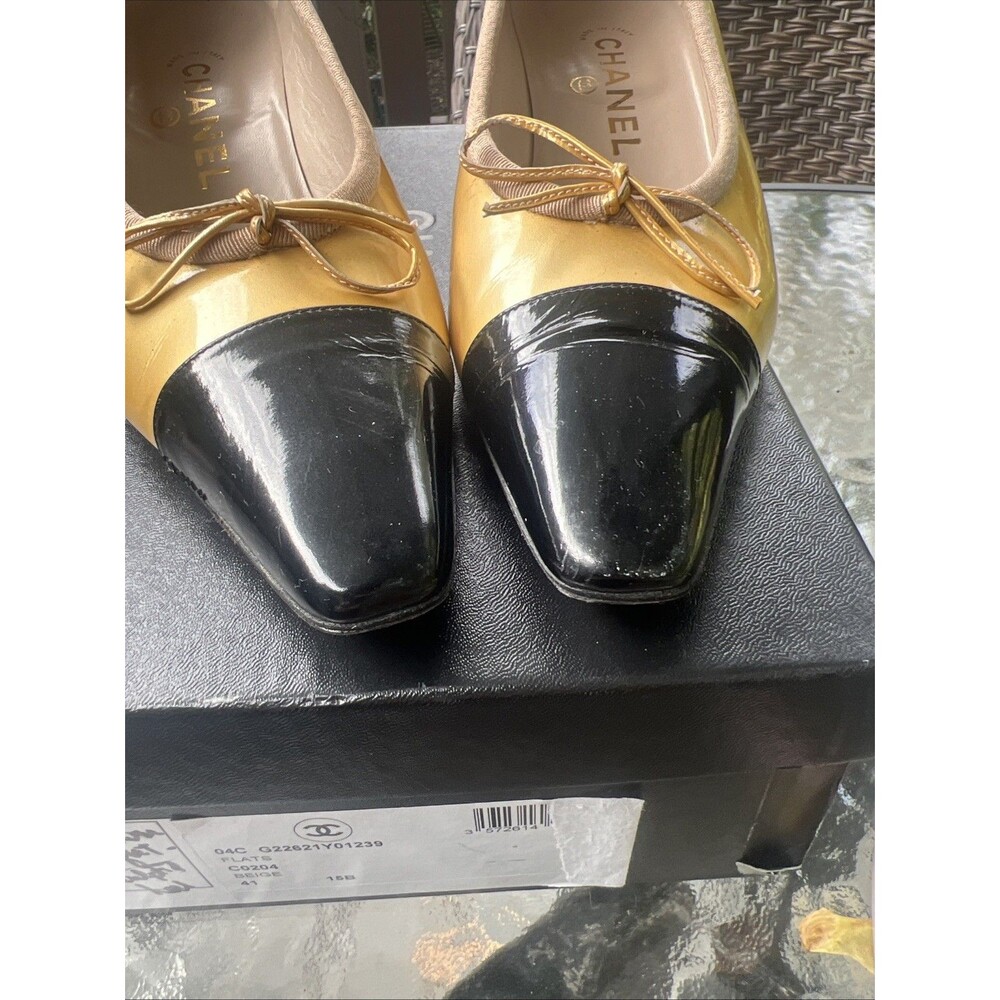 Vintage 1990s Chanel Patent Leather Cap-Toe Kitten Heels Gold Black  41 - Picture 10 of 16